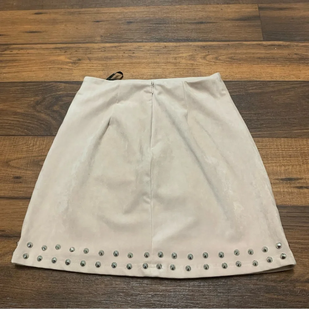 Forever 21 Blush Beige Faux Suede Studded Hem Mini Skirt Women's Size XS